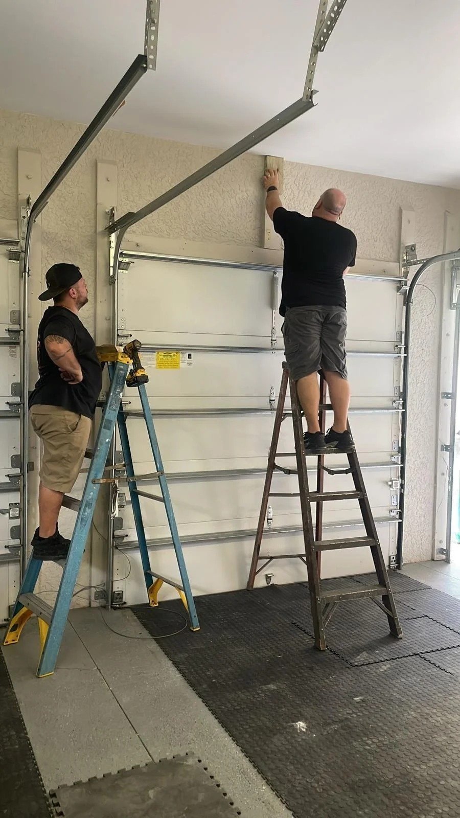 Garage door repair work, gallery photo 4
